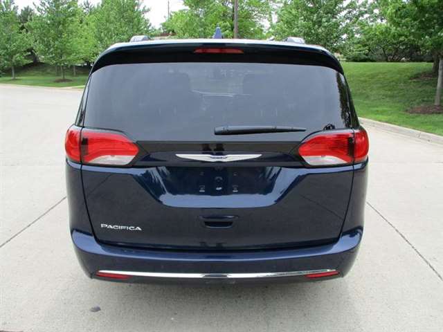 2017 Chrysler Pacifica Touring-L 4dr Mini-Van
